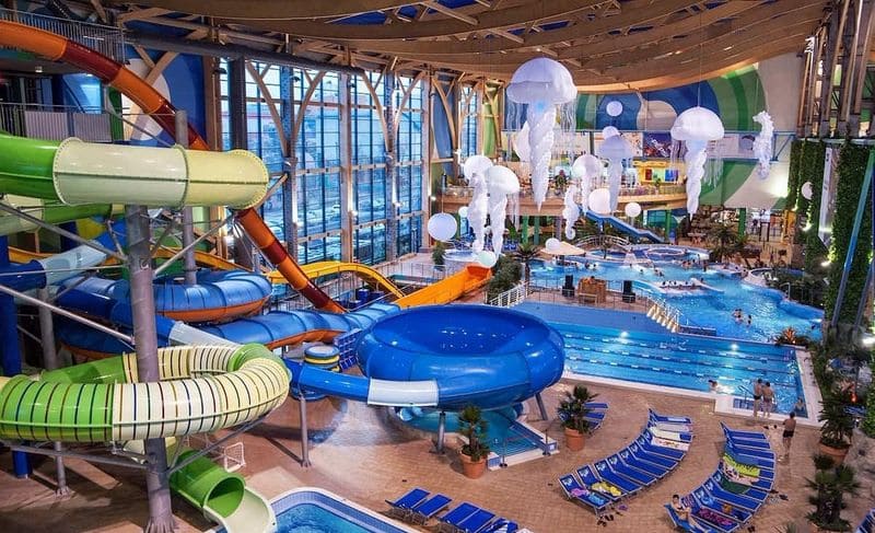 Как называется крупный аквапарк в Москве, какова стоимость и фотографии тамошних аквапарков?